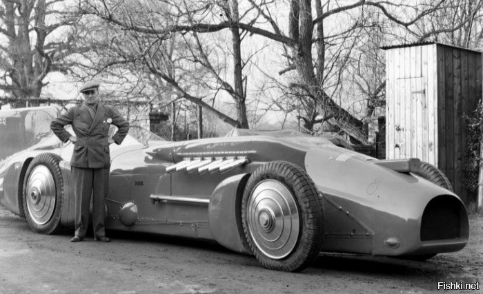 Малькольм Кэмпбелл 22 февраля 1933 года установил сороковой рекорд скорости н...