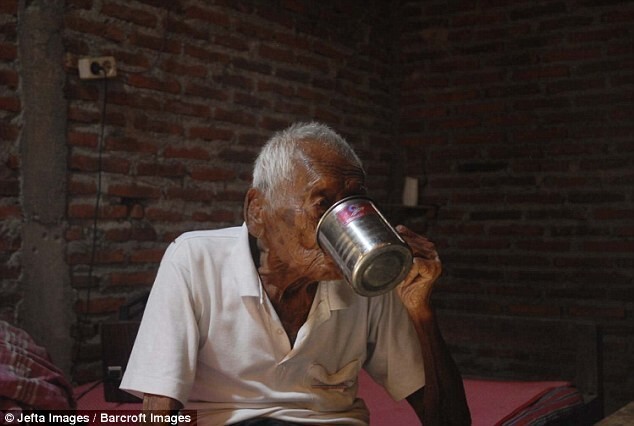 Самый старый человек в мире, которому 145 лет, живет в Индонезии
