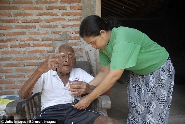 Самый старый человек в мире, которому 145 лет, живет в Индонезии