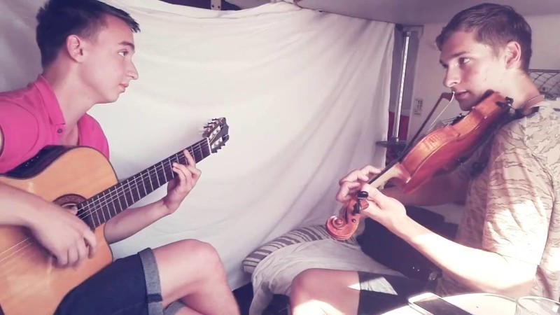 Музыканты в поезде играют Ленинград - На лабутенах 