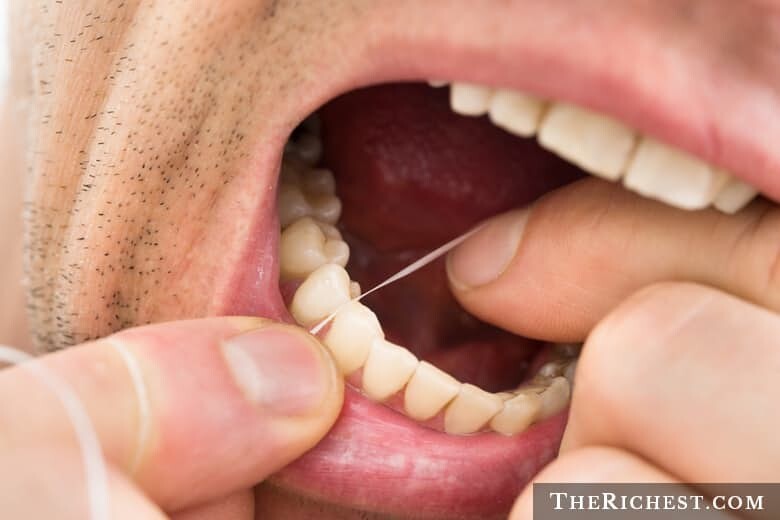 1. Польза зубной нити не доказана 