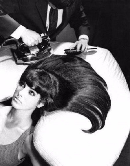 Выпрямление волос в конце 20-го века.
