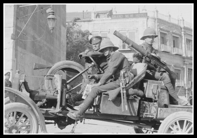 Британская самобеглая тележка на базе Форда-Т в Палестине со старым добрым Льюисом. Апрель 1920 г. 