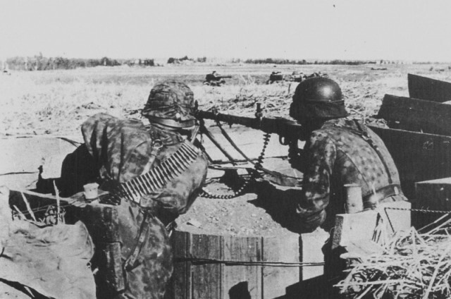 Немецкие войска в районе Нарвы.