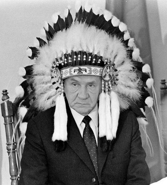 Председатель Совета Министров СССР А. Н. Косыгин на встрече с индейцами, 1971 год, Эдмонтон