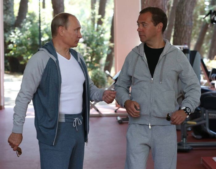Владимир Путин и Дмитрий Медведев провели совместную тренировку в резиденции Бочаров ручей, в Сочи. 2015 год. 