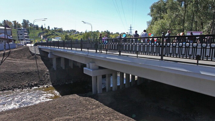 21. Открылся мост через реку Барнаулка на Алтае