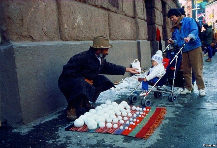 Продавец снежков, 1983 год