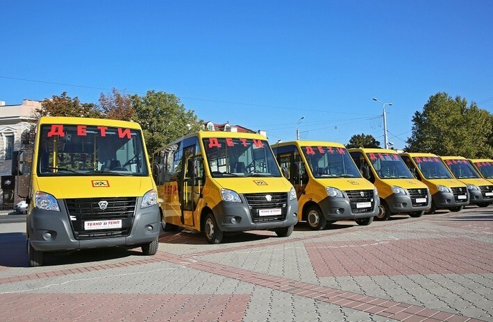 3. Руководство Крыма передало муниципалитетам 107 школьных автобусов