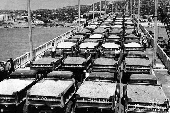Так испытывали Саратовский мост перед открытием,  1965г