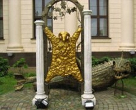памятник Золотому Руно (Сочи) - памятник распятому барану