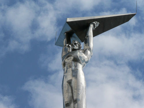 монумент "Крылья родины" (Самара) - монумент Паниковскому с гусем