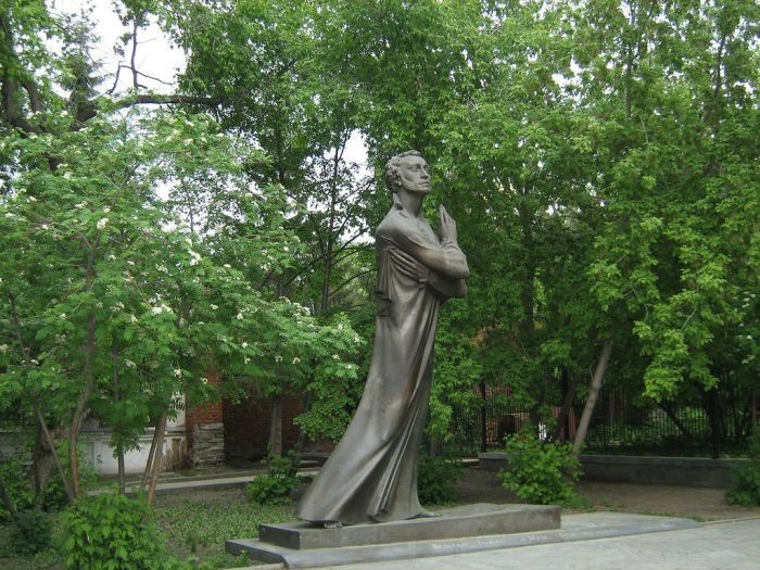 Памятник Пушкину - памятник Пушкину на скейтборде