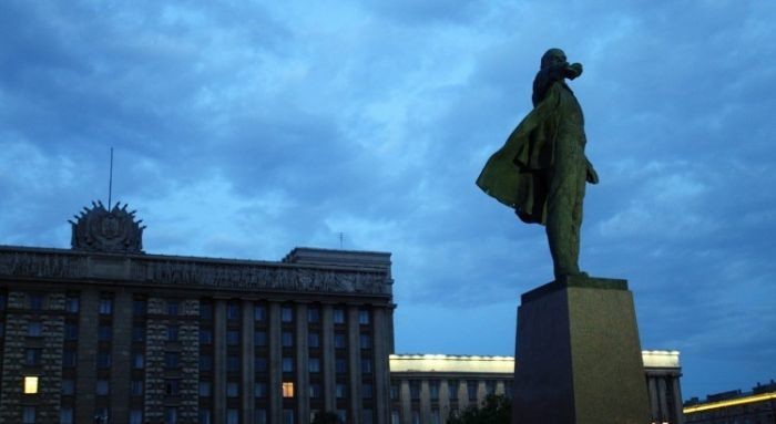 Памятник Ленину - памятник писающему Ленину