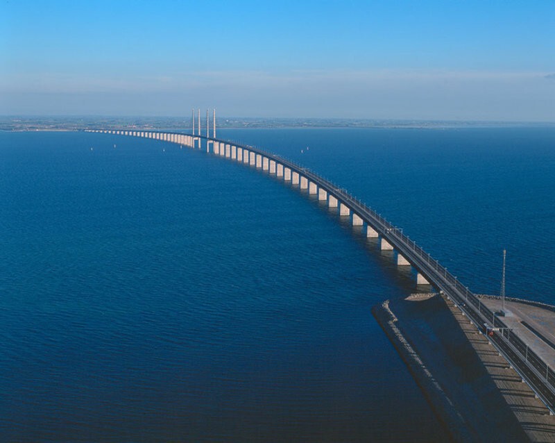 Этот удивительный мост переходит в подводный тоннель, соединяя Данию и Швецию
