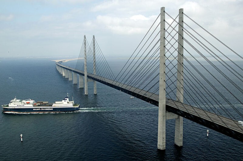 Этот удивительный мост переходит в подводный тоннель, соединяя Данию и Швецию