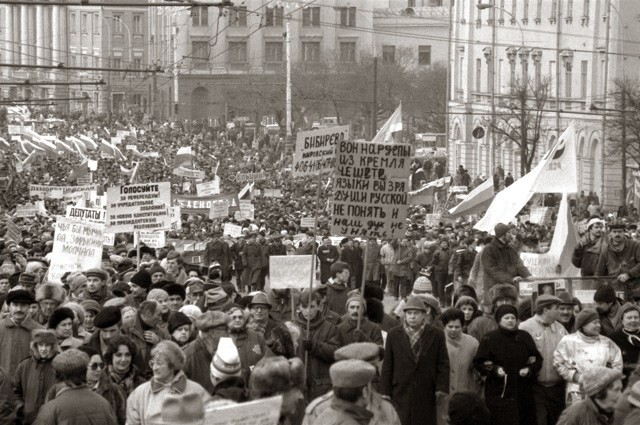 4 октября 1993 года власть устроила бойню. 