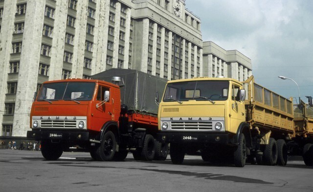 Москва, опытные экземпляры грузовиков КАМАЗ производства 1974 года: