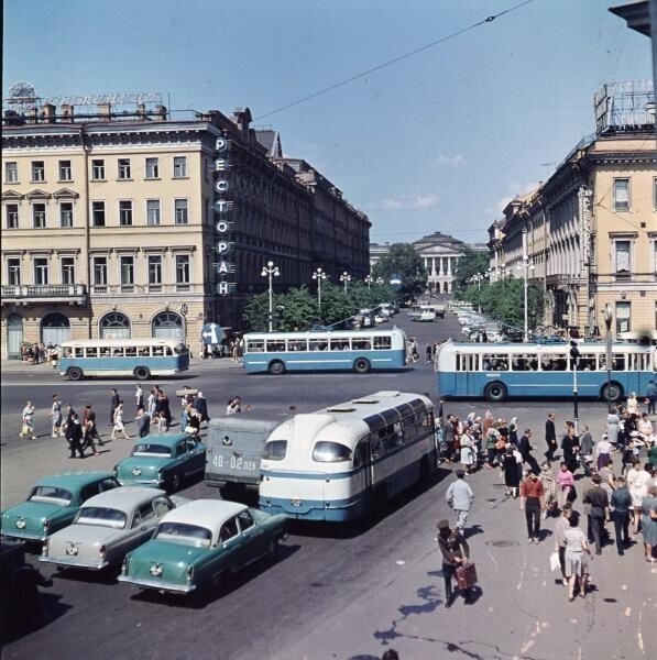 Вид с Невского проспекта на улицу Бродского, 1960е: