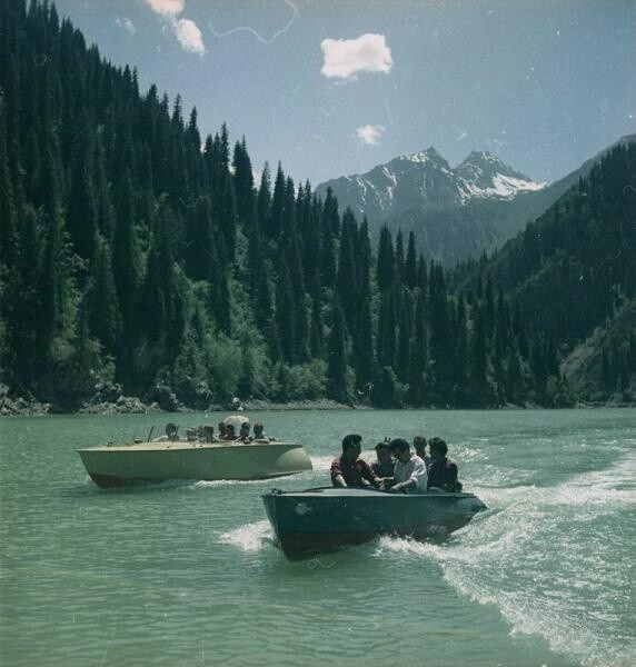 Лодки на озере Иссык-Куль, 1960е: 