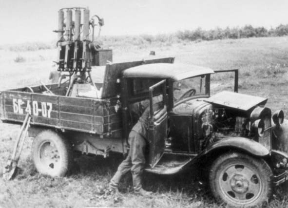 Советская счетверенная зенитно-пулеметная установка в кузове грузовика ГАЗ-АА