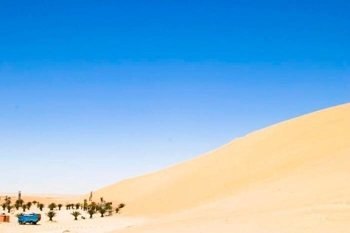 Гигантские песчаные дюны в Намибии.   