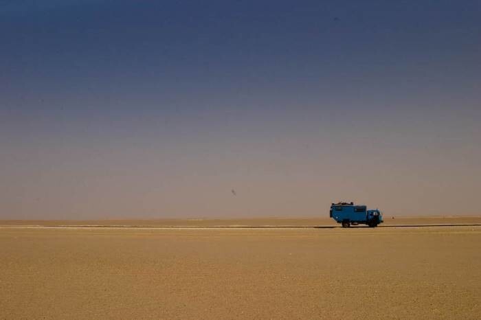 Мавритания: песок, песок и песок. За рулем было очень скучно, шумно и жарко, ведь армейские грузовики не созданы для комфорта и там нет кондиционера.