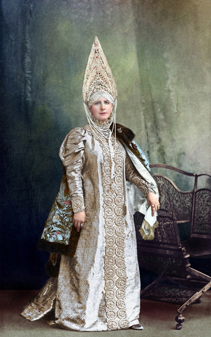 В цвете: 14 раскрашенных снимков бала 1903 года в Зимнем дворце