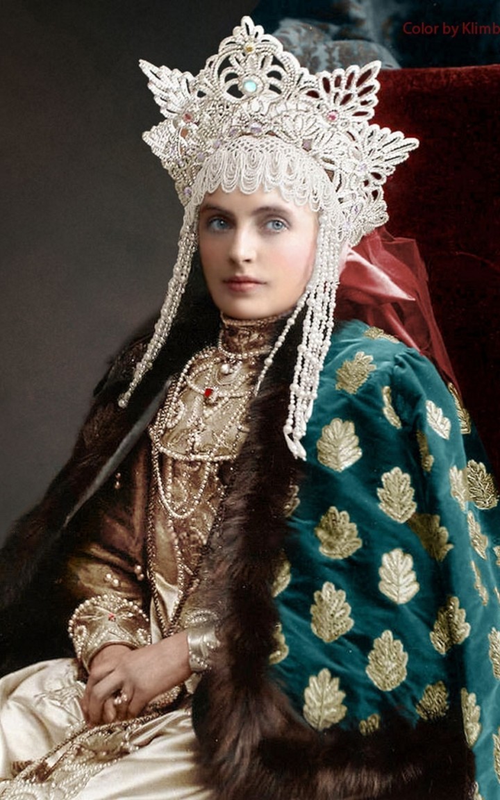 В цвете: 14 раскрашенных снимков бала 1903 года в Зимнем дворце