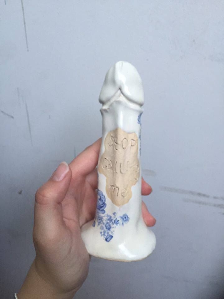 Я его слепила из того что было: 18-летняя студентка по памяти сделала скульптуры пенисов своих бывших парней