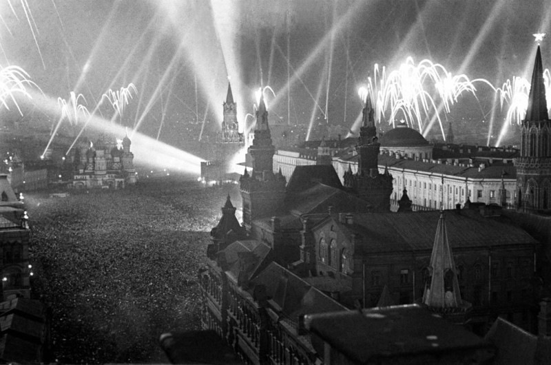 1. Празднование Дня Победы, Москва, 1945 год. 