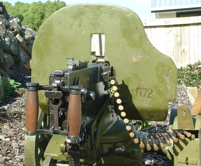 Дуэль: пулемётчик против мечника