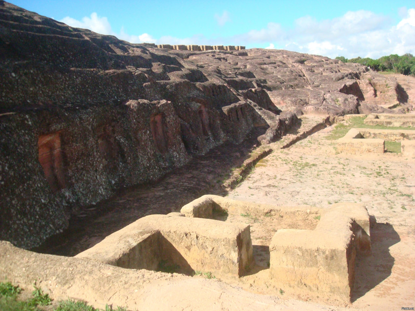 Анды высоко в горах раскопали село древних каких то индейцев