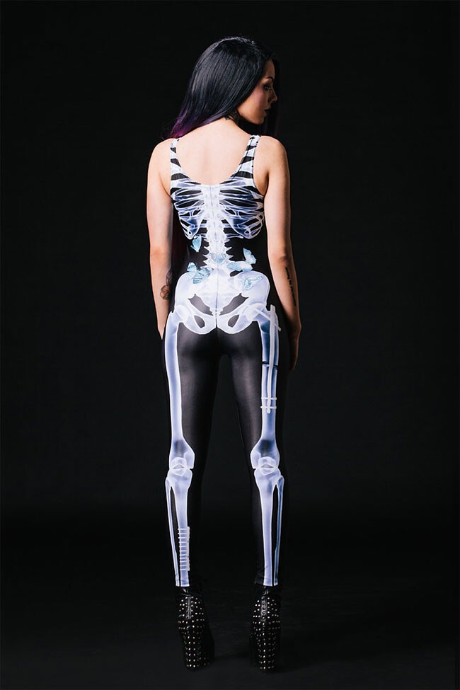 Костюм со светящимся в ультрафиолете скелетом, превращающий вас ходячий в рентгеновский снимок