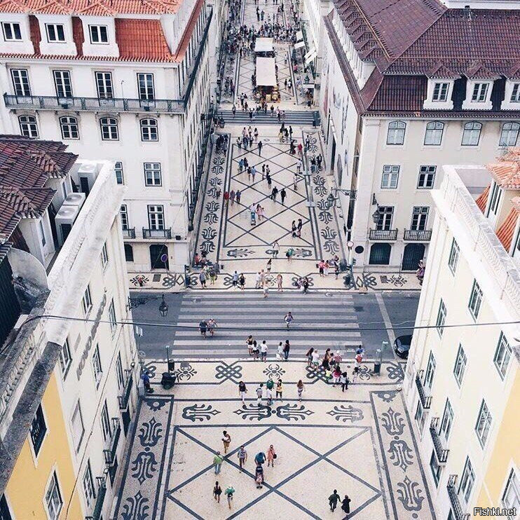 Пешеходная улица в Португалии