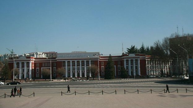 Поправки, дающие взяточникам возможность не сидеть в тюрьме, парламент Таджикистана одобрил единогласно.