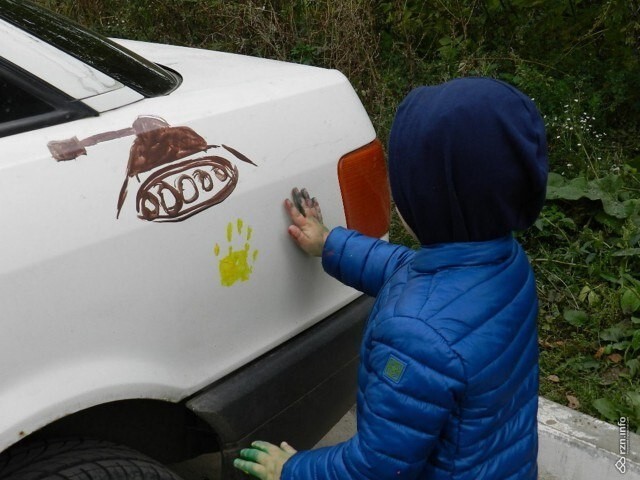 Дети с онкологией в Рязани разрисовали машины добровольцев