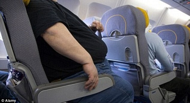 Пассажир подал иск против авиакомпании из-за очень толстого соседа