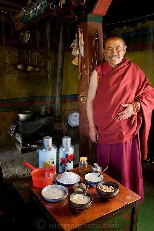 Монах в тибетском монастыре —  4900 ккал. 
