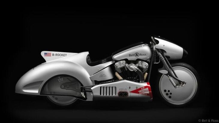 B-Rocket – мотоцикл на базе Harley-Davidson, который воплощает новинки бурных шестидесятых и самого первого американского реактивного самолета. Эта уникальная модель воплощает единство производительности и точности, дизайна и мощности.