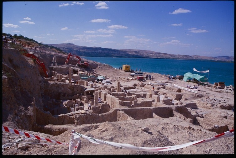 Древний город Зевгма на территории Турции, где нашли мозаику, большей частью находится под водой.
