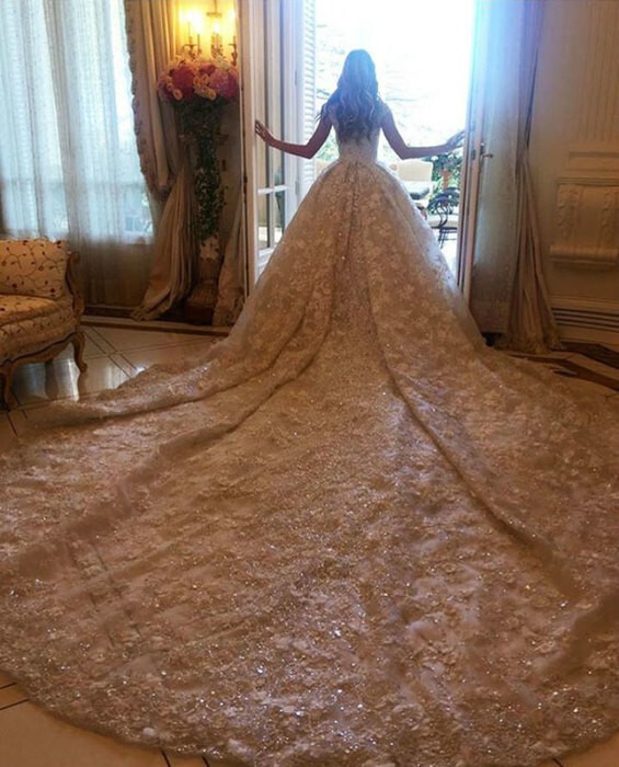 21-летняя студентка вышла замуж в Монако в платье за 20 миллионов