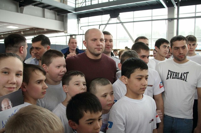 Александр Поветкин, Олимпийский чемпион 2004 года, регулярный чемпион мира по версии WBA в тяжёлом весе: 