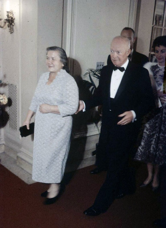 Эйзенхауэр с женой Хрущева