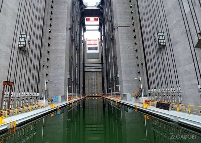 В Китае заработал самый большой в мире лифт