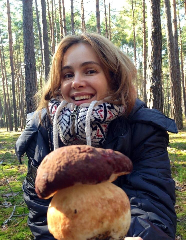 Бывший министр социальной политики Украины, Наталия Королевская и ее фото с грибной охоты