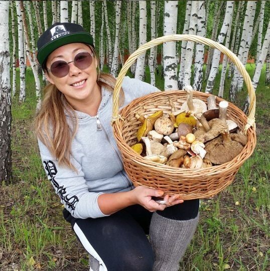 Анита Цой - просто грибной фанатик, певица очень часто ходит в лес за грибами