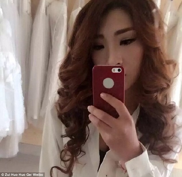 Любовницу женатого мужчины в Китае жестоко избила обманутая жена
