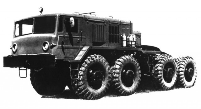  МАЗ-537Г третьего поколения с воздухозаборными коробами. 1979 год