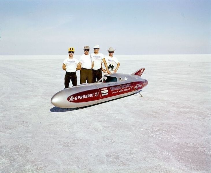 Гоночные автомобили на озере Бонневилль 1966 год